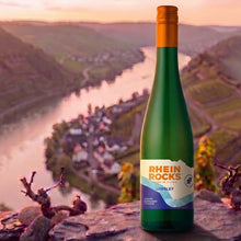Lade das Bild in den Galerie-Viewer, RHEIN ROCKS - Born in Stone * Grauer Burgunder feinherb
